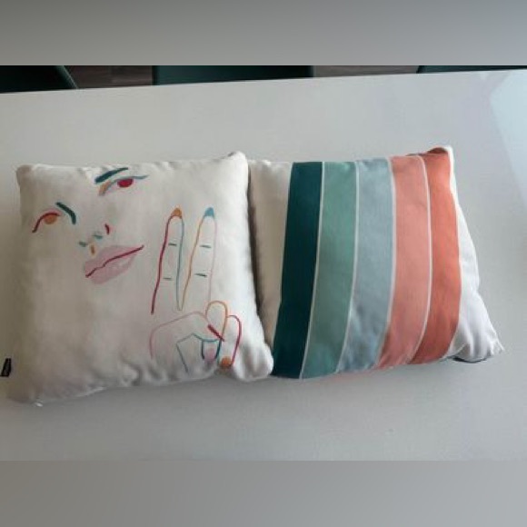 Pillow cases with inserts - Picture 1 of 3